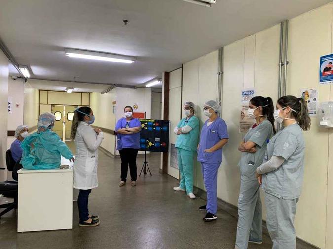 Mais de 2,5 mil profissionais foram capacitados para atender casos da Covid-19(foto: Divulgação/IGES-DF) Mais de 2,5 mil profissionais foram capacitados para atender casos da Covid-19(foto: Divulgação/IGES-DF)