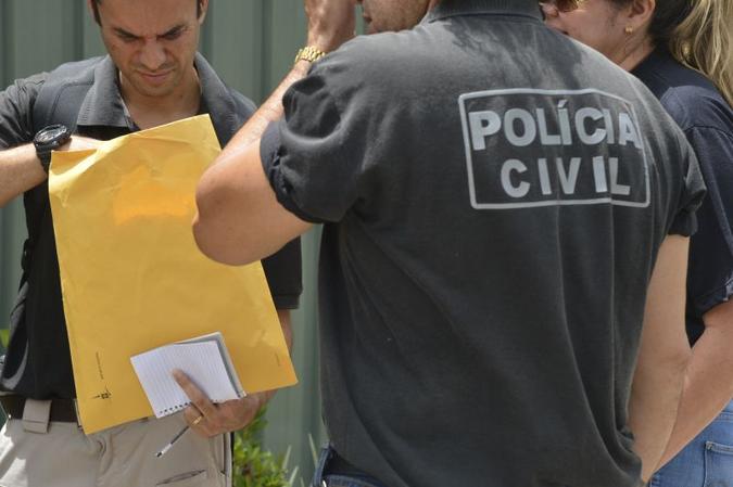 A Polícia Civil cumpre 15 mandados de busca e apreensão (foto: Ed Alves/CB/D.A Press) A Polícia Civil cumpre 15 mandados de busca e apreensão (foto: Ed Alves/CB/D.A Press)