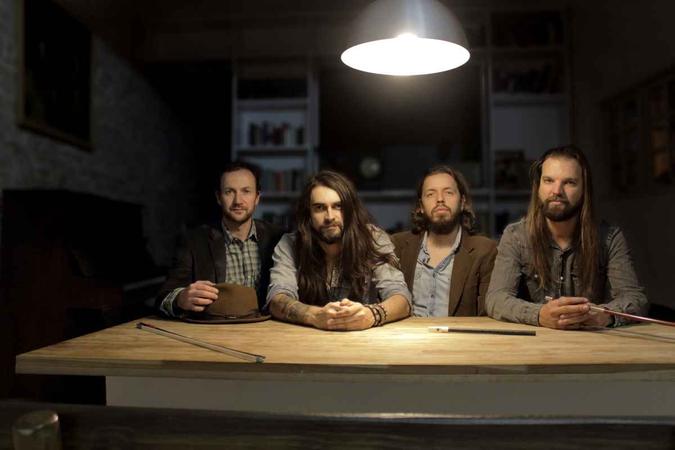O bardo e o banjo mistura folk, rock, bluegrass e música caipira(foto: O bardo e o banjo/Divulgação) O bardo e o banjo mistura folk, rock, bluegrass e música caipira(foto: O bardo e o banjo/Divulgação)