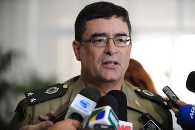 O general Mauro Sinott deixa o gabinete de intervenção federal no Rio de Janeiro (foto: Tânia Rêgo/Arquivo Agencia Brasil ) O general Mauro Sinott deixa o gabinete de intervenção federal no Rio de Janeiro (foto: Tânia Rêgo/Arquivo Agencia Brasil )