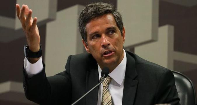 Roberto Campos Neto: câmbio é flutuante, mas BC intervirá no mercado se houver falta de liquidez ou se percepção de inflação mudar(foto: José Cruz/Agência Brasil) Roberto Campos Neto: câmbio é flutuante, mas BC intervirá no mercado se houver falta de liquidez ou se percepção de inflação mudar(foto: José Cruz/Agência Brasil)