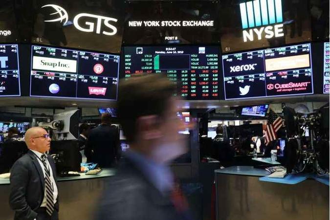 Crise entre Estados Unidos e Irã impactou investidores em Nova York, onde o Dow Jones caiu 0,13%(foto: Spencer Platt/Getty Images/AFP) Crise entre Estados Unidos e Irã impactou investidores em Nova York, onde o Dow Jones caiu 0,13%(foto: Spencer Platt/Getty Images/AFP)