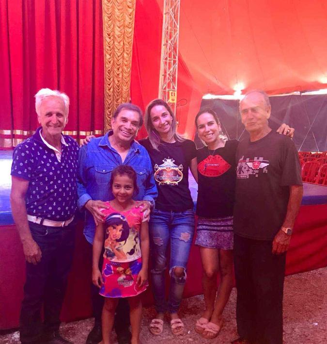 Dedé reencontra família do Real Circo Portguês(foto: arquivo pessoal) Dedé reencontra família do Real Circo Portguês(foto: arquivo pessoal)