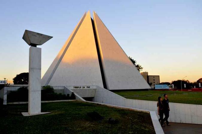 Templo da Boa Vontade: grande número de pirâmides é apontado como uma das semelhanças entre Brasília e a antiga cidade de Akhetaton(foto: Minervino Júnior/CB/D.A Press) Templo da Boa Vontade: grande número de pirâmides é apontado como uma das semelhanças entre Brasília e a antiga cidade de Akhetaton(foto: Minervino Júnior/CB/D.A Press)
