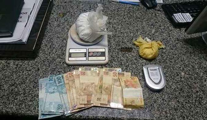 Polícia encontrou drogas e munições na casa do acusado na Estrutural(foto: PMDF/Divulgação) Polícia encontrou drogas e munições na casa do acusado na Estrutural(foto: PMDF/Divulgação)
