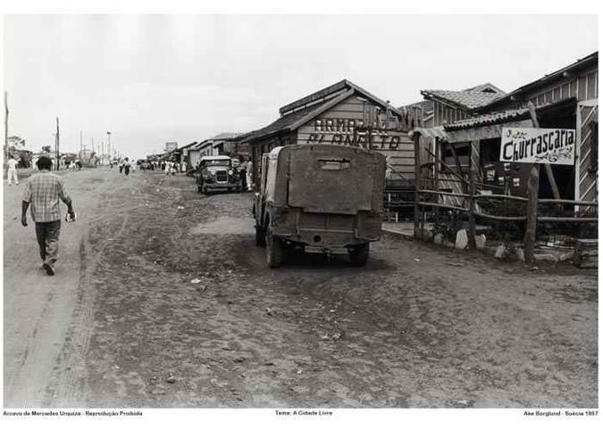A chegada do jipe à Cidade Livre, em 1957(foto: Arquivo Pessoal ) A chegada do jipe à Cidade Livre, em 1957(foto: Arquivo Pessoal )