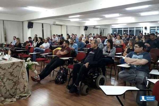 Turma de direito da faculdade:curso também prepara para concursos (foto: Processus/Divulgação) Turma de direito da faculdade:curso também prepara para concursos (foto: Processus/Divulgação)