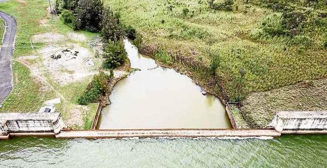 A Barragem do Descoberto chegou ontem a 83% do volume útil: avaliação após o período chuvoso servirá para decretar o fim do racionamento(foto: Breno Fortes/CB/D.A Press - 13/4/18) A Barragem do Descoberto chegou ontem a 83% do volume útil: avaliação após o período chuvoso servirá para decretar o fim do racionamento(foto: Breno Fortes/CB/D.A Press - 13/4/18)