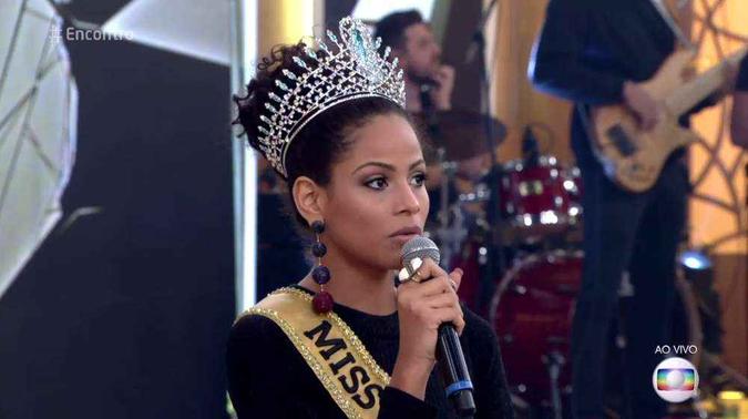 Ao vencer a coroa, a jovem de 18 anos destacou o empoderamento feminino(foto: TV Globo/Reprodução) Ao vencer a coroa, a jovem de 18 anos destacou o empoderamento feminino(foto: TV Globo/Reprodução)