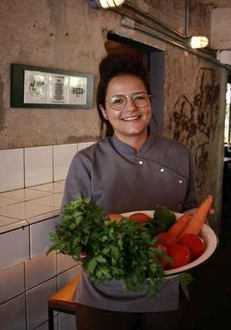 A brasiliense Renata Carvalho inspira a cena gastronômica da capital federal(foto: Arthur Menescal/CB/D.A Press) A brasiliense Renata Carvalho inspira a cena gastronômica da capital federal(foto: Arthur Menescal/CB/D.A Press)