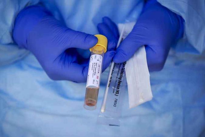 Teste é a única forma de diagnóstico da Covid-19(foto: Netherlands Out/AFP/ANP/Robin Van Lonkhuijsen) Teste é a única forma de diagnóstico da Covid-19(foto: Netherlands Out/AFP/ANP/Robin Van Lonkhuijsen)