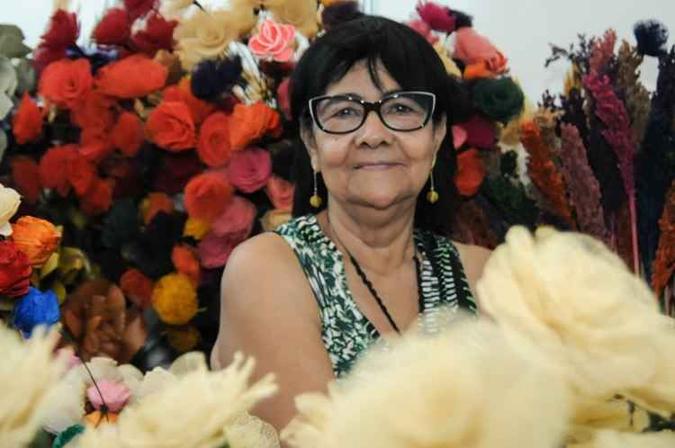 Maria Benedita Marques e suas flores desidratadas do cerrado: peças estarão à venda no encontro(foto: Barbara Cabral/Esp. CB/D.A Press) Maria Benedita Marques e suas flores desidratadas do cerrado: peças estarão à venda no encontro(foto: Barbara Cabral/Esp. CB/D.A Press)