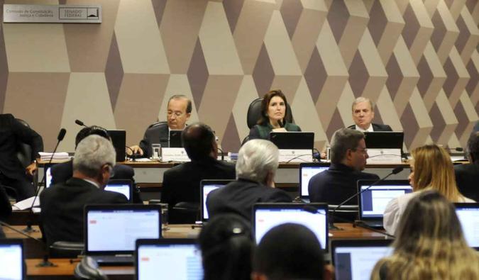 Volta a ser exigido o mínimo de contribuição de 30/35 anos para integralidade de aposentadorias em carreiras públicas(foto: Ed Alves/CB/D.A Press) Volta a ser exigido o mínimo de contribuição de 30/35 anos para integralidade de aposentadorias em carreiras públicas(foto: Ed Alves/CB/D.A Press)