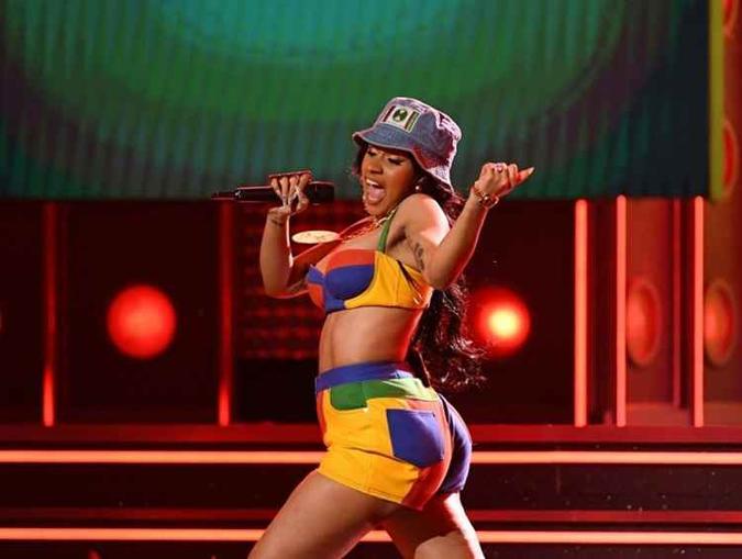 Cardi B estará no show de abertura(foto: TIMOTHY A. CLARY) Cardi B estará no show de abertura(foto: TIMOTHY A. CLARY)
