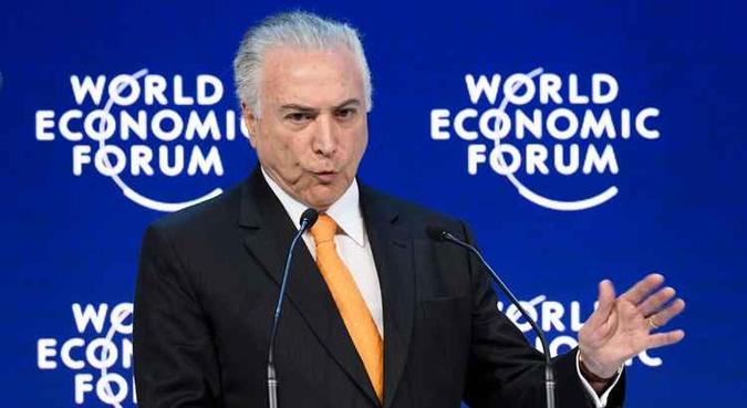 Aos investidores, Temer deixou recado de que o ajuste fiscal promovido no Brasil traz desenvolvimento e empregos pautados em uma agenda de responsabilidade econômica(foto: Fabrice Coffrini/AFP ) Aos investidores, Temer deixou recado de que o ajuste fiscal promovido no Brasil traz desenvolvimento e empregos pautados em uma agenda de responsabilidade econômica(foto: Fabrice Coffrini/AFP )
