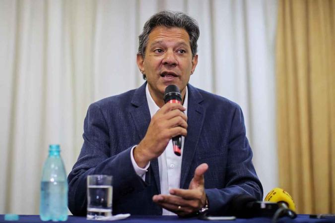 Haddad disse ter procurado, nessa segunda-feira (8/10), a campanha do candidato à Presidência da República do PSL, Jair Bolsonaro, para buscar um entendimento em relação à animosidade e a difusão de informações falsas(foto: Heuler Andrey/AFP) Haddad disse ter procurado, nessa segunda-feira (8/10), a campanha do candidato à Presidência da República do PSL, Jair Bolsonaro, para buscar um entendimento em relação à animosidade e a difusão de informações falsas(foto: Heuler Andrey/AFP)