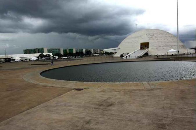 Chuva moderada deve cair em locais isolados do Distrito Federal até o fim do dia(foto: Oswaldo Reis/Esp. CB/D.A Press) Chuva moderada deve cair em locais isolados do Distrito Federal até o fim do dia(foto: Oswaldo Reis/Esp. CB/D.A Press)