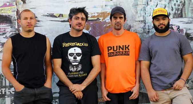 'Música rápida para pessoas apressadas' é o terceiro álbum da banda Nem Tosco Todo e as Crianças Sem Futuro: Ed Goma (bateria), Christian Bernardis (Guitarra), Nem Tosco Todo (Voz e letras) e Filipe Gomes(foto: Christian Benardis/Autorretrato/Divulgação) 'Música rápida para pessoas apressadas' é o terceiro álbum da banda Nem Tosco Todo e as Crianças Sem Futuro: Ed Goma (bateria), Christian Bernardis (Guitarra), Nem Tosco Todo (Voz e letras) e Filipe Gomes(foto: Christian Benardis/Autorretrato/Divulgação)