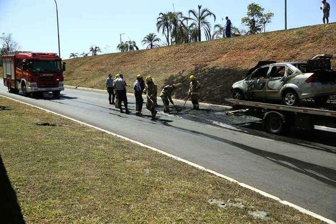 Apesar do susto, ninguém ficou ferido(foto: CBMDF/Divulgação) Apesar do susto, ninguém ficou ferido(foto: CBMDF/Divulgação)