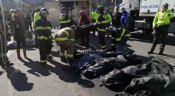O acidente deixou 24 mortos e 18 feridos(foto: AFP) O acidente deixou 24 mortos e 18 feridos(foto: AFP)