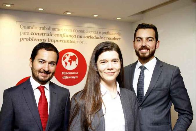 Eduardo e Cl�udia acumulam forma��es, o que contribui para o relacionamento com gestores como Marcos (foto: Ana Rayssa/CB/D.A Press)