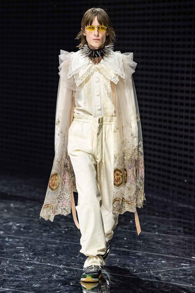O total white da Gucci não é nada óbvio e inteiramente agênero.(foto: Filippo Fior ) O total white da Gucci não é nada óbvio e inteiramente agênero.(foto: Filippo Fior )