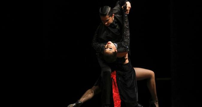 O tango, o qual tem origem nas periferias da Argentina e do Uruguai, mistura variedades musicais em um ritmo próprio para dançar a dois (foto: Joaquin Sarmiento) O tango, o qual tem origem nas periferias da Argentina e do Uruguai, mistura variedades musicais em um ritmo próprio para dançar a dois (foto: Joaquin Sarmiento)