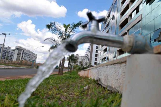 Produtos químicos usados no tratamento da água só duram até a próxima terça-feira (29/5)(foto: Antonio Cunha/CB/D.A Press) Produtos químicos usados no tratamento da água só duram até a próxima terça-feira (29/5)(foto: Antonio Cunha/CB/D.A Press)