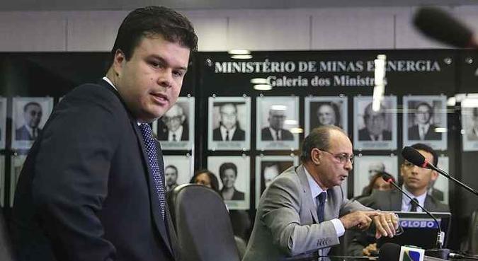 Coelho Filho afirmou que, em reunião com técnicos da Agência Nacional de Energia Elétrica (Aneel), na segunda-feira, foram discutidas formas de valorizar os ativos da Eletrobras(foto: José Cruz/Agencia Brasil) Coelho Filho afirmou que, em reunião com técnicos da Agência Nacional de Energia Elétrica (Aneel), na segunda-feira, foram discutidas formas de valorizar os ativos da Eletrobras(foto: José Cruz/Agencia Brasil)