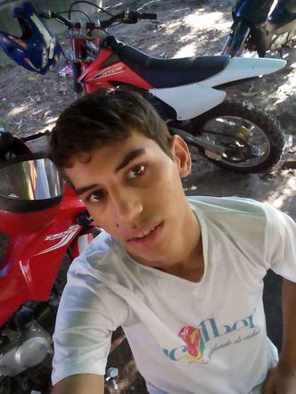 Ithallo Matias Gomes tinha 20 anos quando foi assassinado por engano em um bar(foto: Facebook/Reprodução - 28/6/2019) Ithallo Matias Gomes tinha 20 anos quando foi assassinado por engano em um bar(foto: Facebook/Reprodução - 28/6/2019)