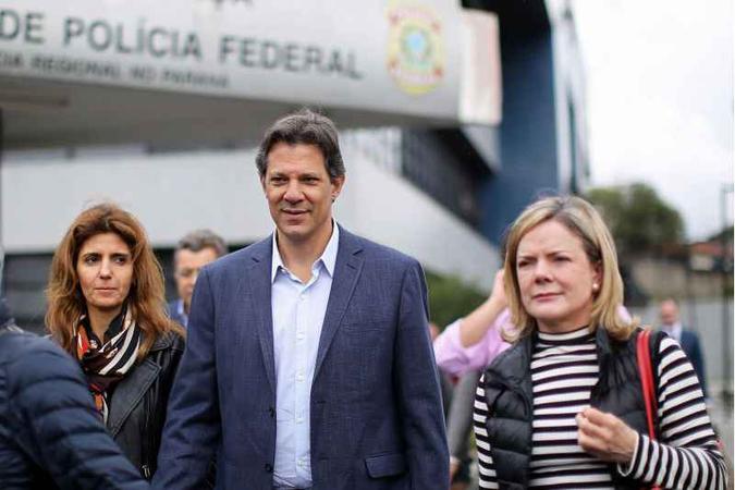 Lula já disse que, embora tenha perdido a eleição, Haddad saiu da disputa maior do que entrou(foto: Heuler Andrey/AFP) Lula já disse que, embora tenha perdido a eleição, Haddad saiu da disputa maior do que entrou(foto: Heuler Andrey/AFP)