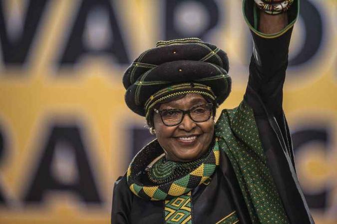 Winnie é indissociável do primeiro presidente negro da África do Sul, com quem foi casada por 38 anos, incluindo os 27 que ele esteve na cadeia(foto: Mujahid Safodien / AFP) Winnie é indissociável do primeiro presidente negro da África do Sul, com quem foi casada por 38 anos, incluindo os 27 que ele esteve na cadeia(foto: Mujahid Safodien / AFP)