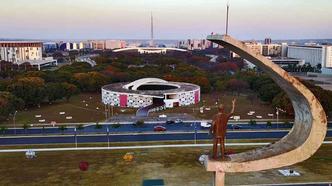 O passeio começa às 20h30, com saída pelo Eixo Monumental rumo ao retorno entre os Memoriais JK e dos Povos Indígenas(foto: Breno Fortes/CB/D.A Press) O passeio começa às 20h30, com saída pelo Eixo Monumental rumo ao retorno entre os Memoriais JK e dos Povos Indígenas(foto: Breno Fortes/CB/D.A Press)