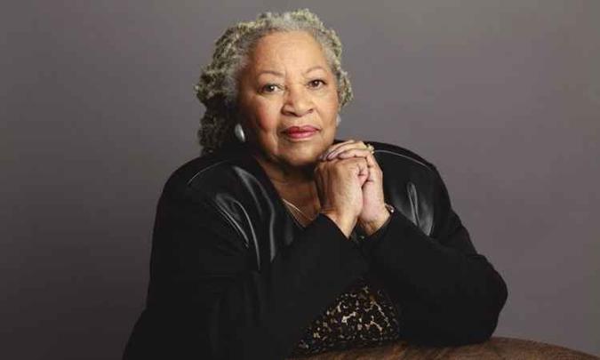 Toni Morrison é autora de 11 romances, dentre eles 'Amada', que ganhou adaptação para os cinemas(foto: Internet/Reprodução) Toni Morrison é autora de 11 romances, dentre eles 'Amada', que ganhou adaptação para os cinemas(foto: Internet/Reprodução)