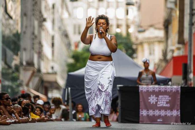 A poeta e cantora Tatiana Nascimento é uma das idealizadoras da Padê Editorial(foto: Vanderlei Yuri/Divulgação) A poeta e cantora Tatiana Nascimento é uma das idealizadoras da Padê Editorial(foto: Vanderlei Yuri/Divulgação)