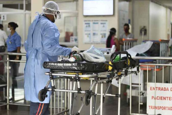 Pronto-socorro do Hospital de Base do DF: Secretaria de Sa�de nega que a rede p�blica esteja perto de um colapso(foto: Minervino J�nior/CB/D.A Press)