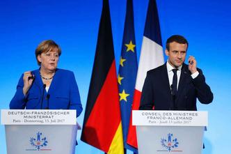 A chanceler alemã Angela Merkel e o presidente francês Emmanuel Macron realizam uma conferência de imprensa conjunta no palácio do Eliseu, em Paris(foto: AFP / Patrick Kovarik - 13/7/2017) A chanceler alemã Angela Merkel e o presidente francês Emmanuel Macron realizam uma conferência de imprensa conjunta no palácio do Eliseu, em Paris(foto: AFP / Patrick Kovarik - 13/7/2017)