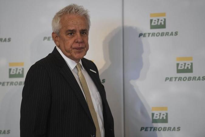 À jornalistas, presidente da Petrobras também falou sobre leilão da cessão onerosa e ativos na Bolívia(foto: Mauro Pimentel/AFP) À jornalistas, presidente da Petrobras também falou sobre leilão da cessão onerosa e ativos na Bolívia(foto: Mauro Pimentel/AFP)