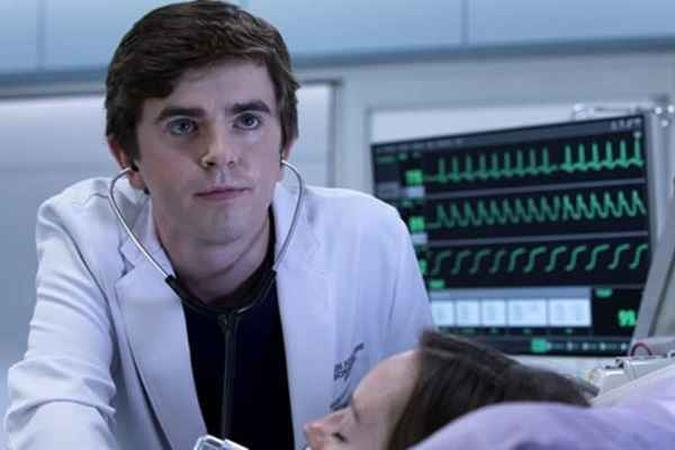 Freddie Highmore interpreta o jovem cirurgião Dr. Shaun Murphy (foto: Reprodução/Internet) Freddie Highmore interpreta o jovem cirurgião Dr. Shaun Murphy (foto: Reprodução/Internet)