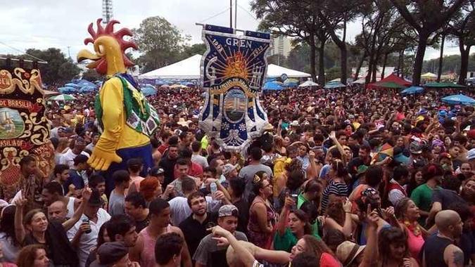 Este ano, o bloco homenageia outro tradicional do carnaval do DF, o Galinho de Brasília(foto: Hugo Gonçalves/Esp. CB/D.A. Press) Este ano, o bloco homenageia outro tradicional do carnaval do DF, o Galinho de Brasília(foto: Hugo Gonçalves/Esp. CB/D.A. Press)