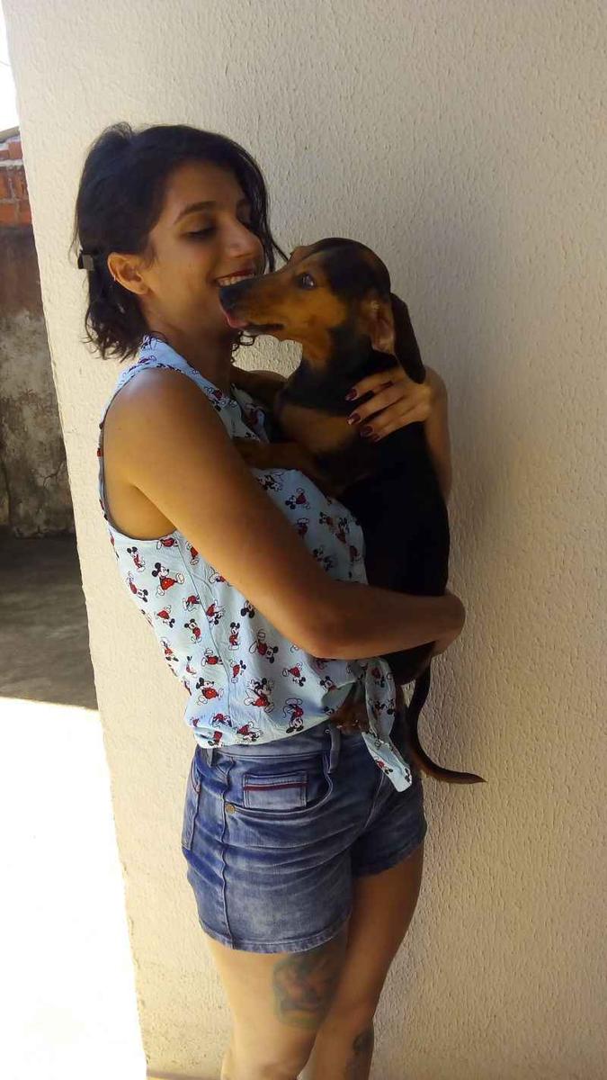Nina tem 5 anos e ainda continua a roer objetos da tutora, Ludmila Silva(foto: Arquivo Pessoal) Nina tem 5 anos e ainda continua a roer objetos da tutora, Ludmila Silva(foto: Arquivo Pessoal)
