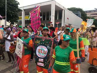 Trabalhadores do Serviço de Limpeza Urbana são homenageados no bloco Sustentável Patubatê(foto: Divulgação) Trabalhadores do Serviço de Limpeza Urbana são homenageados no bloco Sustentável Patubatê(foto: Divulgação)