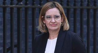 A ministra do Interior da Grã-Bretanha, Amber Rudd, chamou de A ministra do Interior da Grã-Bretanha, Amber Rudd, chamou de
