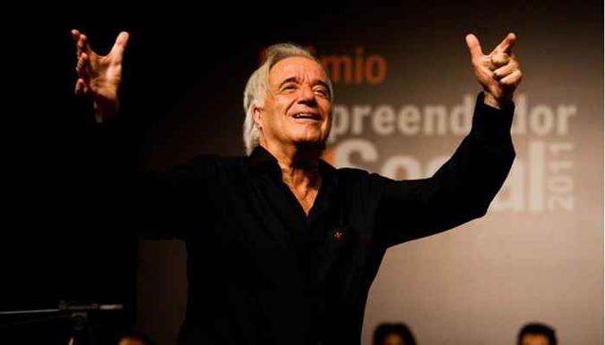 João Carlos Martins se tornou maestro depois de perder o movimentos dos dedos das mãos(foto: Danilo Verpa/Folhapress) João Carlos Martins se tornou maestro depois de perder o movimentos dos dedos das mãos(foto: Danilo Verpa/Folhapress)