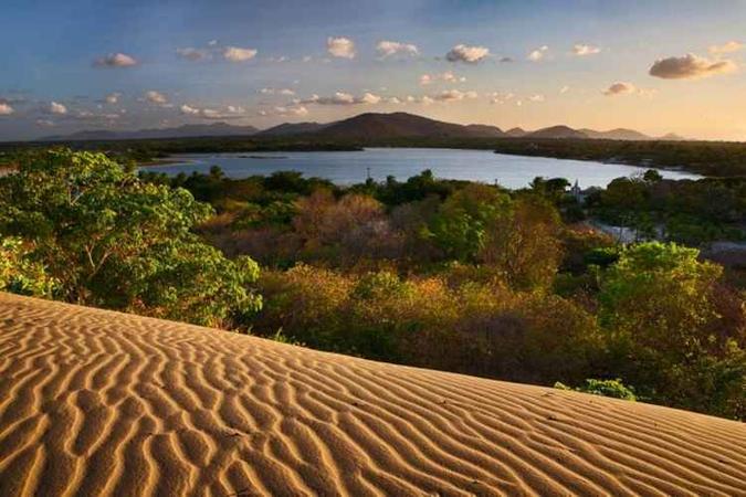 Para quem gosta de se aventurar por locais com grandes extensões de areia que podem ser explorados a pé(foto: CVC/Divulgação - 14/11/09 ) Para quem gosta de se aventurar por locais com grandes extensões de areia que podem ser explorados a pé(foto: CVC/Divulgação - 14/11/09 )