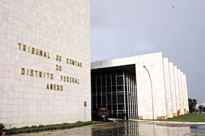 Prédio do TCDF: reajuste aprovado para os funcionários do tribunal foi aprovado pela Câmara Legislativa e ainda não começou a valer devido a um questionamento judicial(foto: Zuleika de Souza/CB/DA Press) Prédio do TCDF: reajuste aprovado para os funcionários do tribunal foi aprovado pela Câmara Legislativa e ainda não começou a valer devido a um questionamento judicial(foto: Zuleika de Souza/CB/DA Press)
