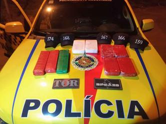 na mochila de um passageiro 3kg de cocaína, 5kg de maconha e 6kg de crack(foto: PMDF / Divulgação) na mochila de um passageiro 3kg de cocaína, 5kg de maconha e 6kg de crack(foto: PMDF / Divulgação)
