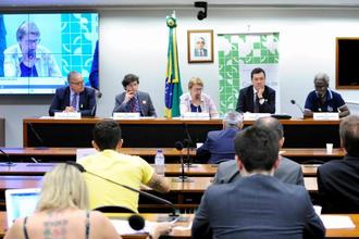 Comissão de Educação quer que Weintraub explique nomeação de reitores