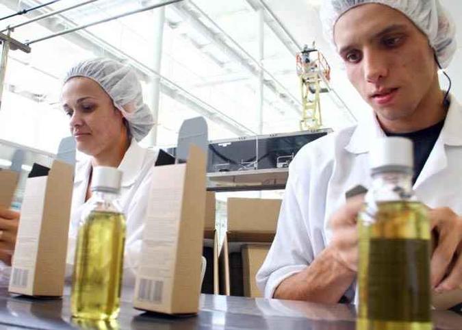 Fábrica de cosméticos da Natura: companhia passará a ter presença em 70 países com a aquisição (foto: Monique Renne/Esp. CB/D.A Press - 16/3/7 ) Fábrica de cosméticos da Natura: companhia passará a ter presença em 70 países com a aquisição (foto: Monique Renne/Esp. CB/D.A Press - 16/3/7 )