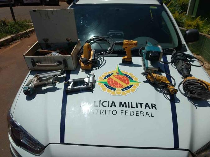Entre os produtos furtados, havia várias furadeiras (foto: PMDF/Divulgação) Entre os produtos furtados, havia várias furadeiras (foto: PMDF/Divulgação)